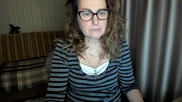 Snapshot of lauraoven chatting on January 18, 1:15 pm lauraoven online show from January 18, 1:15 pm