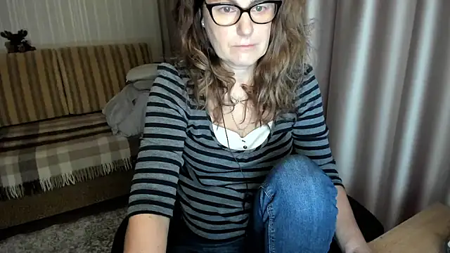 Snapshot of lauraoven chatting on January 19, 7:23 am lauraoven online show from January 19, 7:23 am