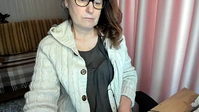 Snapshot of lauraoven chatting on February 5, 10:31 am lauraoven online show from February 5, 10:31 am