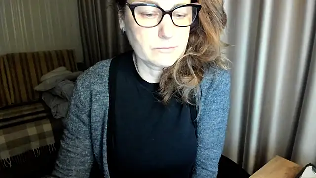Snapshot of lauraoven chatting on February 18, 5:42 pm lauraoven online show from February 18, 5:42 pm