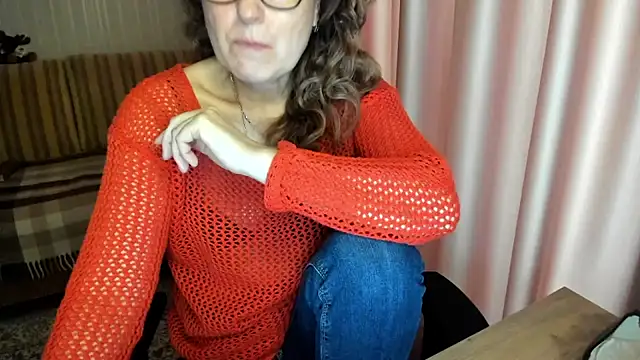 Snapshot of lauraoven chatting on February 20, 7:43 am lauraoven online show from February 20, 7:43 am