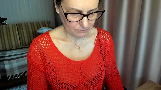 Snapshot of lauraoven chatting on March 2, 6:58 am lauraoven online show from March 2, 6:58 am