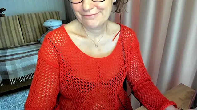 Snapshot of lauraoven chatting on March 2, 7:15 am lauraoven online show from March 2, 7:15 am