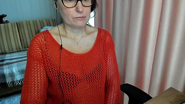 Snapshot of lauraoven chatting on March 3, 7:14 am lauraoven online show from March 3, 7:14 am