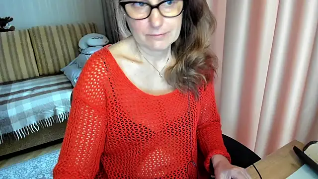 Snapshot of lauraoven chatting on March 5, 7:26 am lauraoven online show from March 5, 7:26 am