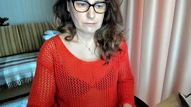Snapshot of lauraoven chatting on March 6, 7:38 am lauraoven online show from March 6, 7:38 am
