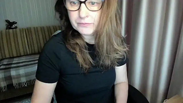 Snapshot of lauraoven chatting on March 9, 2:21 pm lauraoven online show from March 9, 2:21 pm