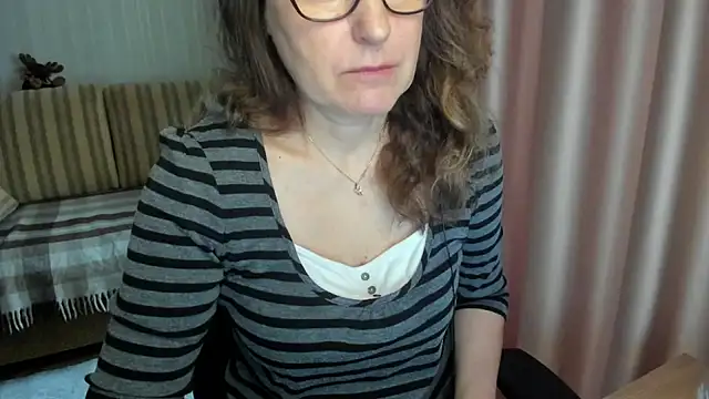 Snapshot of lauraoven chatting on March 19, 7:23 am lauraoven online show from March 19, 7:23 am