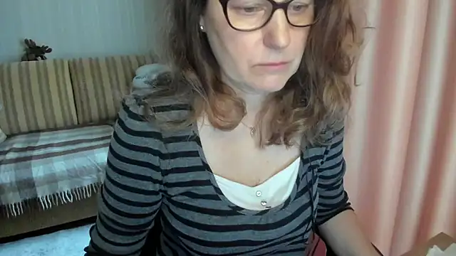 Snapshot of lauraoven chatting on March 20, 6:40 am lauraoven online show from March 20, 6:40 am