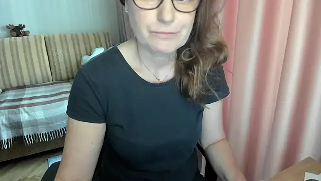 Snapshot of lauraoven chatting on March 22, 2:42 pm lauraoven online show from March 22, 2:42 pm