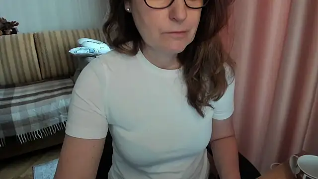 Snapshot of lauraoven chatting on March 27, 10:26 am lauraoven online show from March 27, 10:26 am