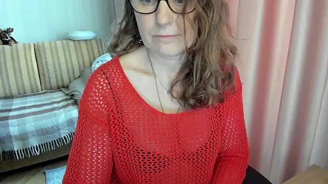 Snapshot of lauraoven chatting on April 1, 2:03 pm lauraoven online show from April 1, 2:03 pm
