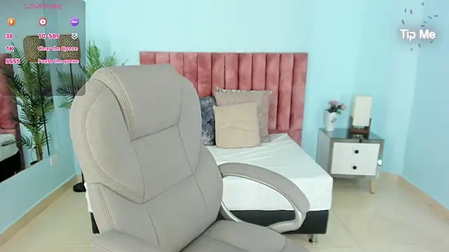 tati saldarriaga online show from November 28, 12:08 pm