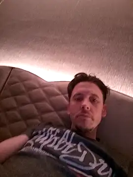 Snapshot of Antonio11111x chatting on February 2, 12:20 am Antonio11111x online show from February 2, 12:20 am