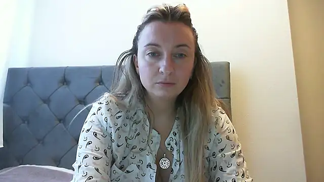 SusanCurt online show from November 15, 12:02 pm