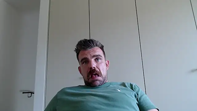 Snapshot of mrbigballs chatting on June 2, 5:59 pm mrbigballs online show from June 2, 5:59 pm