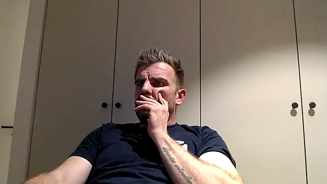 Snapshot of mrbigballs chatting on June 12, 8:52 pm mrbigballs online show from June 12, 8:52 pm