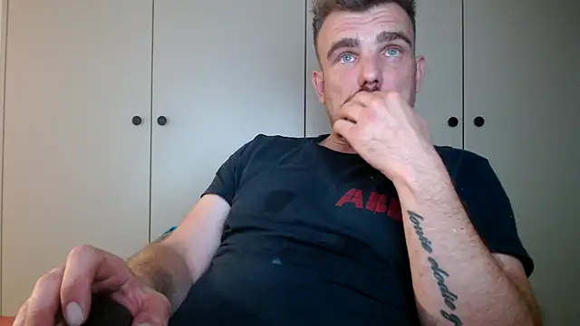 Snapshot of mrbigballs chatting on June 23, 9:35 pm mrbigballs online show from June 23, 9:35 pm