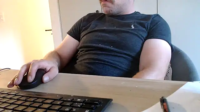 Snapshot of mrbigballs chatting on July 5, 4:19 am mrbigballs online show from July 5, 4:19 am
