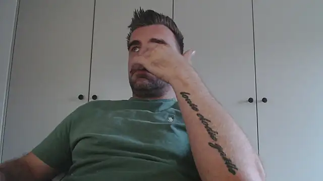 Snapshot of mrbigballs chatting on August 3, 6:44 pm mrbigballs online show from August 3, 6:44 pm
