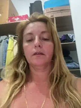 Snapshot of moniquerainx chatting on July 12, 2:02 am moniquerainx online show from July 12, 2:02 am