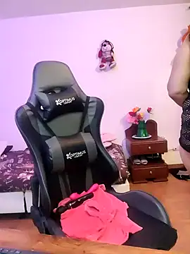 esmeralda milf online show from March 8, 9:40 pm