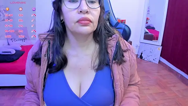 esmeralda milf online show from May 8, 8:36 pm