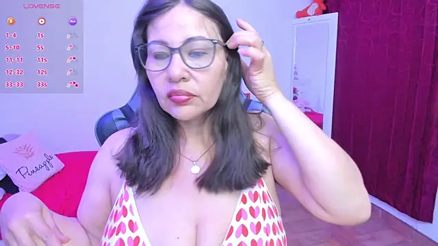 esmeralda milf online show from May 20, 9:54 pm