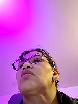 esmeralda milf online show from May 28, 2:25 pm