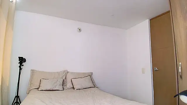 SARA TS FOX online show from March 1, 3:47 pm