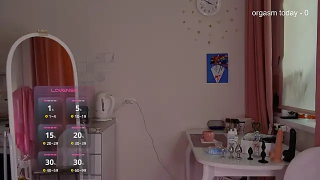 JuliaVilnet online show from March 9, 5:11 am