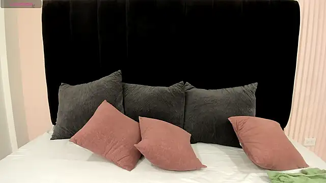 Snapshot of pink_dustt chatting on August 8, 2:14 am pink dustt online show from August 8, 2:14 am