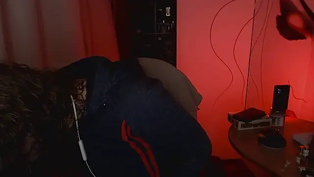 Snapshot of JohansonKatie chatting on January 14, 2:19 am JohansonKatie online show from January 14, 2:19 am