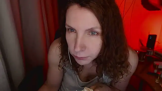 Snapshot of JohansonKatie chatting on January 19, 1:01 pm JohansonKatie online show from January 19, 1:01 pm