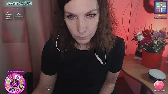 Snapshot of JohansonKatie chatting on February 17, 1:32 pm JohansonKatie online show from February 17, 1:32 pm