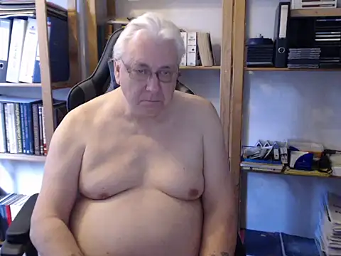 Snapshot of SchwanzhureXXL chatting on March 29, 9:09 am SchwanzhureXXL online show from March 29, 9:09 am