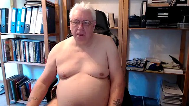 Snapshot of SchwanzhureXXL chatting on May 2, 6:07 am SchwanzhureXXL online show from May 2, 6:07 am