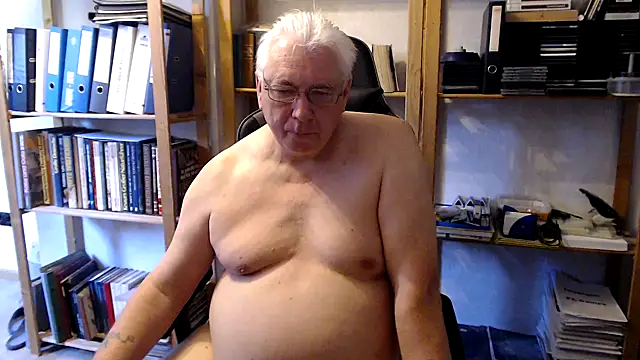 Snapshot of SchwanzhureXXL chatting on May 30, 5:37 am SchwanzhureXXL online show from May 30, 5:37 am