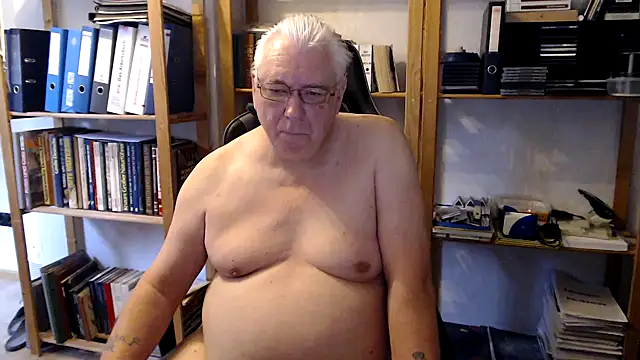 Snapshot of SchwanzhureXXL chatting on June 7, 5:55 am SchwanzhureXXL online show from June 7, 5:55 am