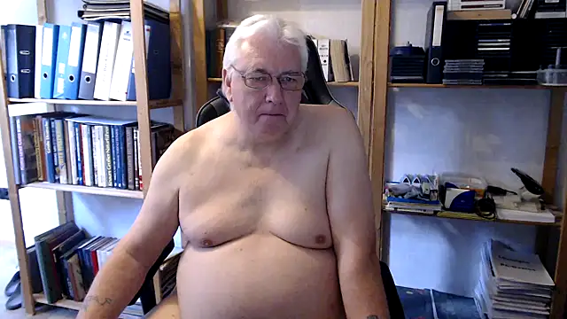 Snapshot of SchwanzhureXXL chatting on June 10, 7:51 am SchwanzhureXXL online show from June 10, 7:51 am