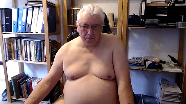 Snapshot of SchwanzhureXXL chatting on June 14, 5:53 am SchwanzhureXXL online show from June 14, 5:53 am