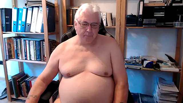 Snapshot of SchwanzhureXXL chatting on June 19, 7:45 am SchwanzhureXXL online show from June 19, 7:45 am