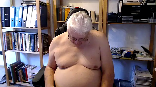 Snapshot of SchwanzhureXXL chatting on June 20, 5:54 am SchwanzhureXXL online show from June 20, 5:54 am