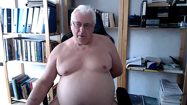 Snapshot of SchwanzhureXXL chatting on July 12, 1:46 pm SchwanzhureXXL online show from July 12, 1:46 pm