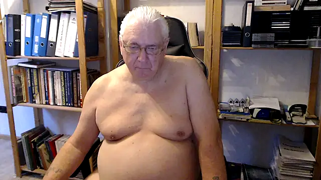 Snapshot of SchwanzhureXXL chatting on August 3, 4:22 am SchwanzhureXXL online show from August 3, 4:22 am