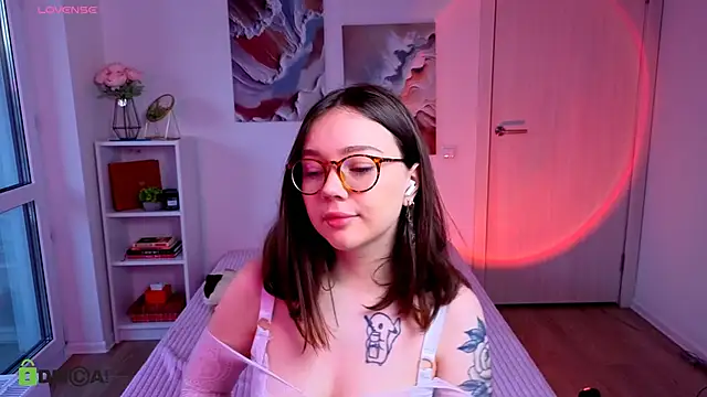 MilenaSaint online show from September 28, 4:18 am