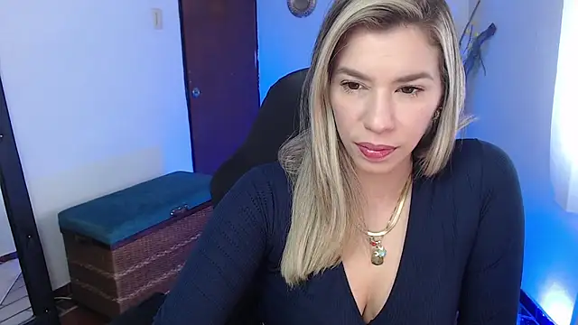 Snapshot of ms_sofia_x chatting on October 27, 5:28 pm ms sofia x online show from October 27, 5:28 pm