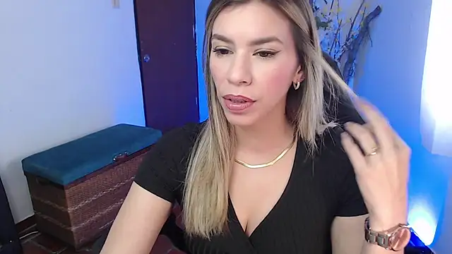 Snapshot of ms_sofia_x chatting on December 19, 4:58 pm ms sofia x online show from December 19, 4:58 pm