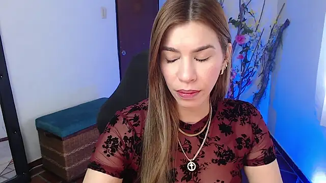Snapshot of ms_sofia_x chatting on June 15, 3:25 pm ms sofia x online show from June 15, 3:25 pm