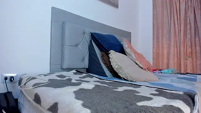 Idaly Johnson online show from September 20, 3:29 am